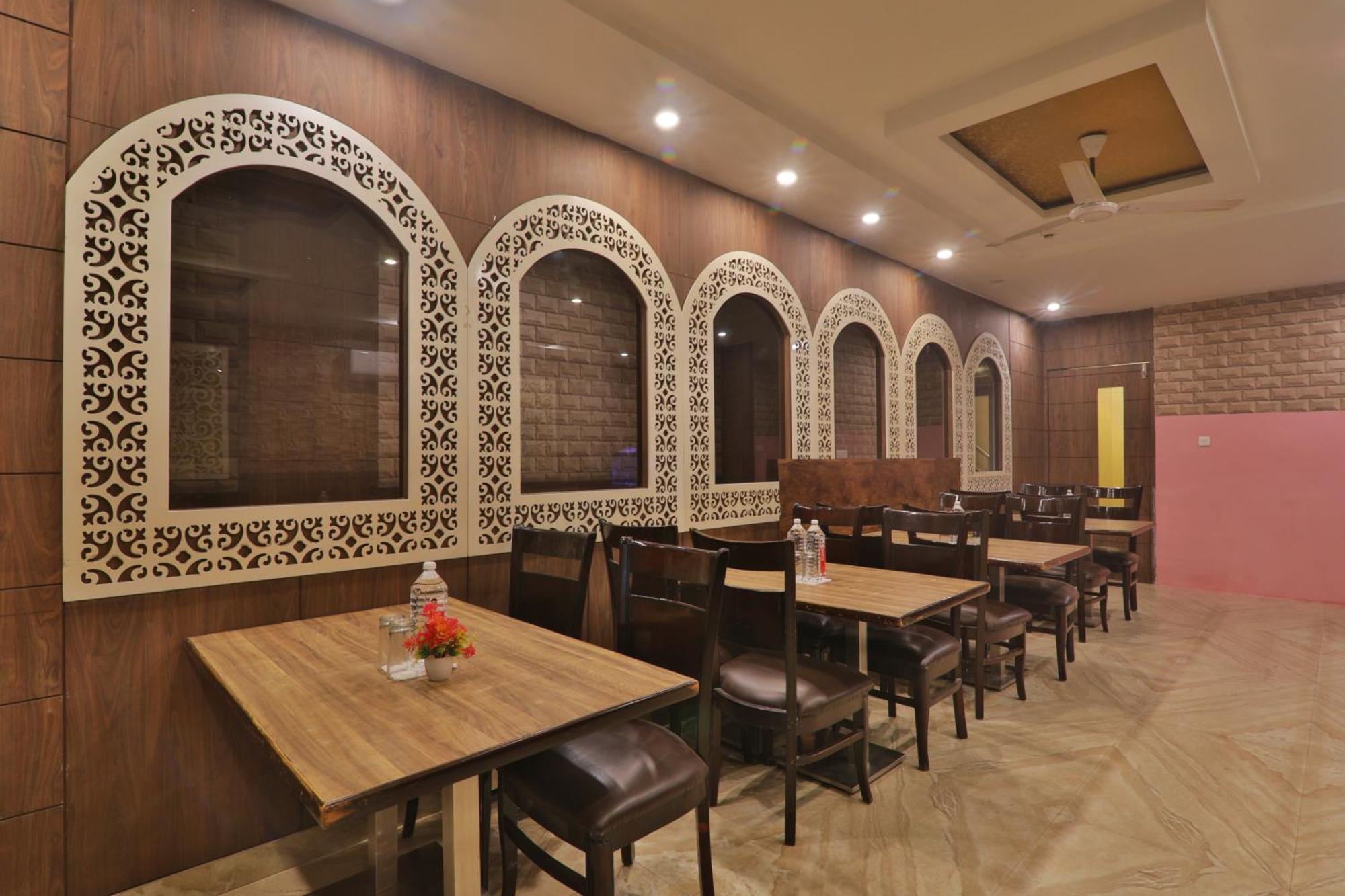 Hotel Janki Inn Sigra 2 Km From Kashi Vishwanath Dham Варанасі Екстер'єр фото