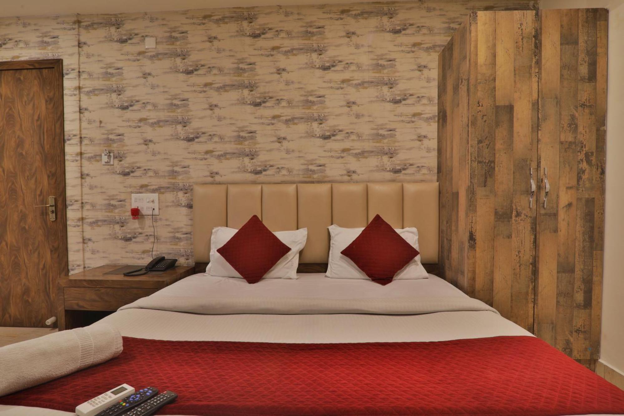 Hotel Janki Inn Sigra 2 Km From Kashi Vishwanath Dham Варанасі Екстер'єр фото
